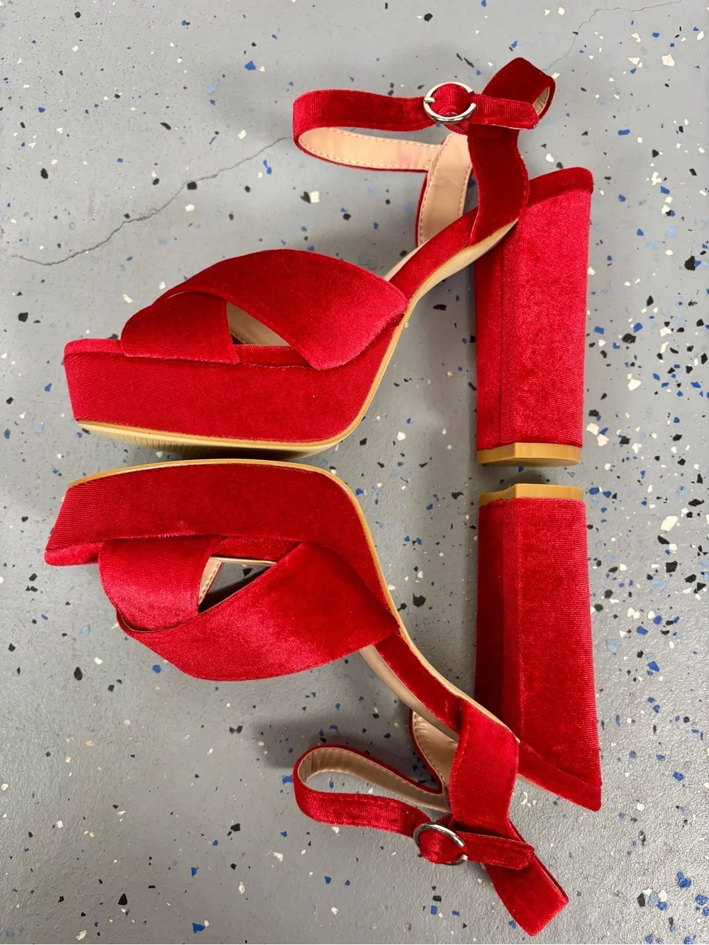 Unique Vintage Red Velvet Platform Heels Strappy Peep Toe NEW IN BOX Size 8